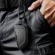 10. Spigen BK100 Autoschlüsseletui – Schwarz