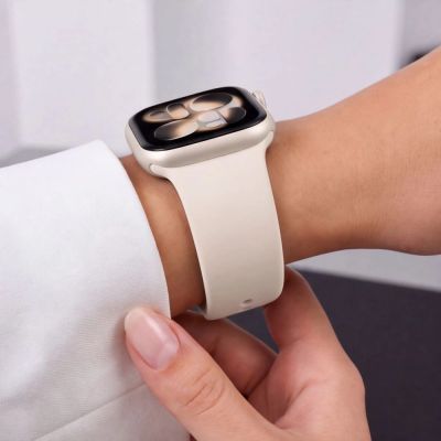7. Tech-Protect Silikonarmband für Apple Watch 44 / 45 / 46 / 49 mm – Beige
