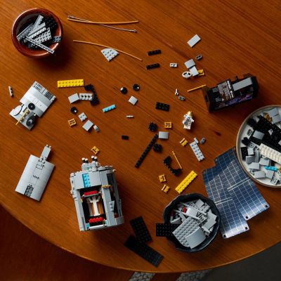 12. LEGO Icons 11382 - Hubble-Weltraumteleskop