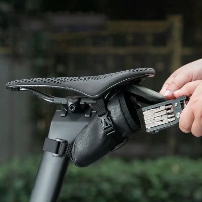 4. Rockbros DB006 Fahrradsatteltasche 0,2 l – Schwarz und Grün