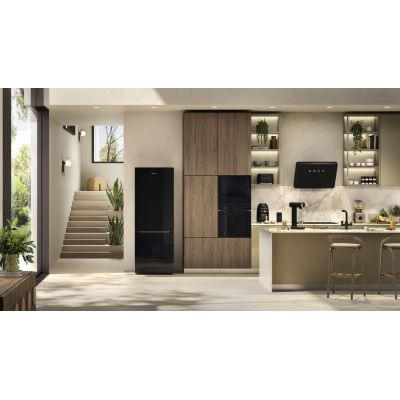 32. SMEG TSF01BLMEU Toaster