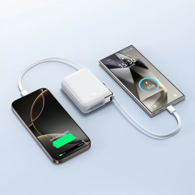 6. Joyroom JR-PBF27 Pro 10000mAh 30W Powerbank mit integriertem USB-C-Kabel und zusätzlichem bidirektionalem USB-C-auf Lightning Kabel – Weiß