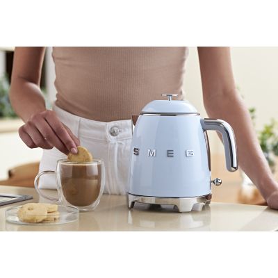 25. SMEG Wasserkocher KLF05PBEU 0,8 l pastellblauer Mini-Wasserkocher