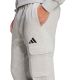 5. adidas Essentials Feelcozy Cargo Herrenhose Hellgrau JE3823