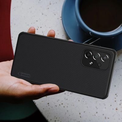 16. Nillkin Super Frosted Shield Pro robuste Schutzhülle für Samsung Galaxy A73 schwarz