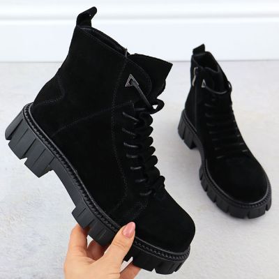 2. Schwarze Wildleder-Ankle-Boots für Damen aus der D&A S.Barski Premium-Kollektion JC52-884