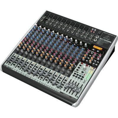 3. Behringer QX2442USB Audiomixer mit 24 Kanälen.