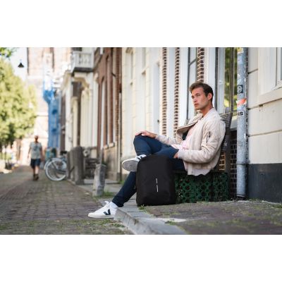 42. XD DESIGN ANTI-DIEBSTAHL-RUCKSACK BOBBY SOFT SCHWARZ P/N: P705.791