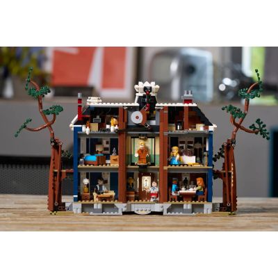 11. LEGO Icons 11370 – Stranger Things: Creel-Haus