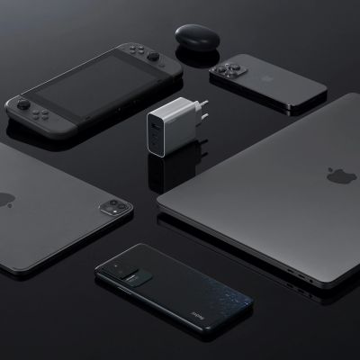 4. Cuktech 65W GaN 2xUSB-C 1xUSB-A Wandladegerät – Grau