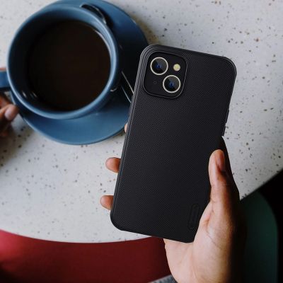 16. Nillkin Super Frosted Shield Pro Hülle für iPhone 14 Plus, Rückseite, rot