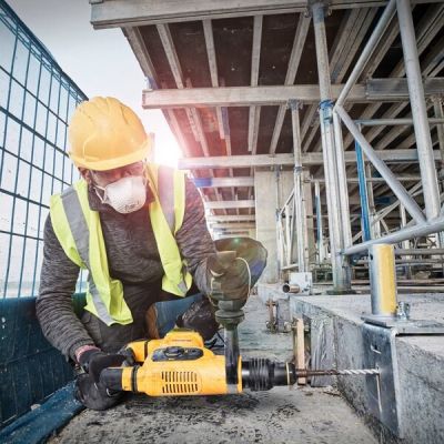 2. DeWalt D25810K Meißelhammer