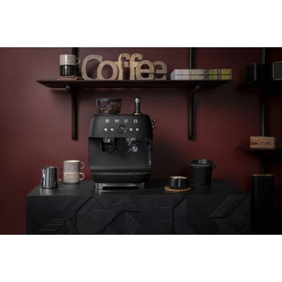 24. Smeg EGF03BLMEU Kaffeemaschine, manuelle Espressomaschine, 2,4 l